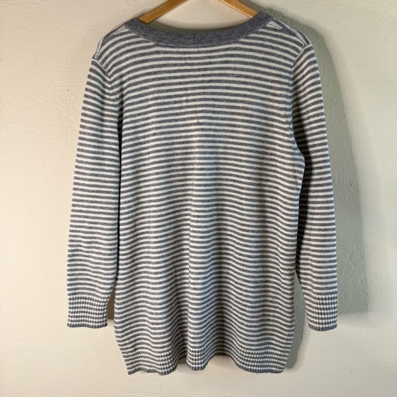 Anthropologie Serena Striped V-neck Gray
Sweater Size Large - Picture 3 of 6